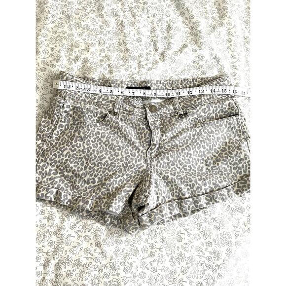 Forever 21 Leopard Print Denim Shorts Size 29 - Picture 2 of 5